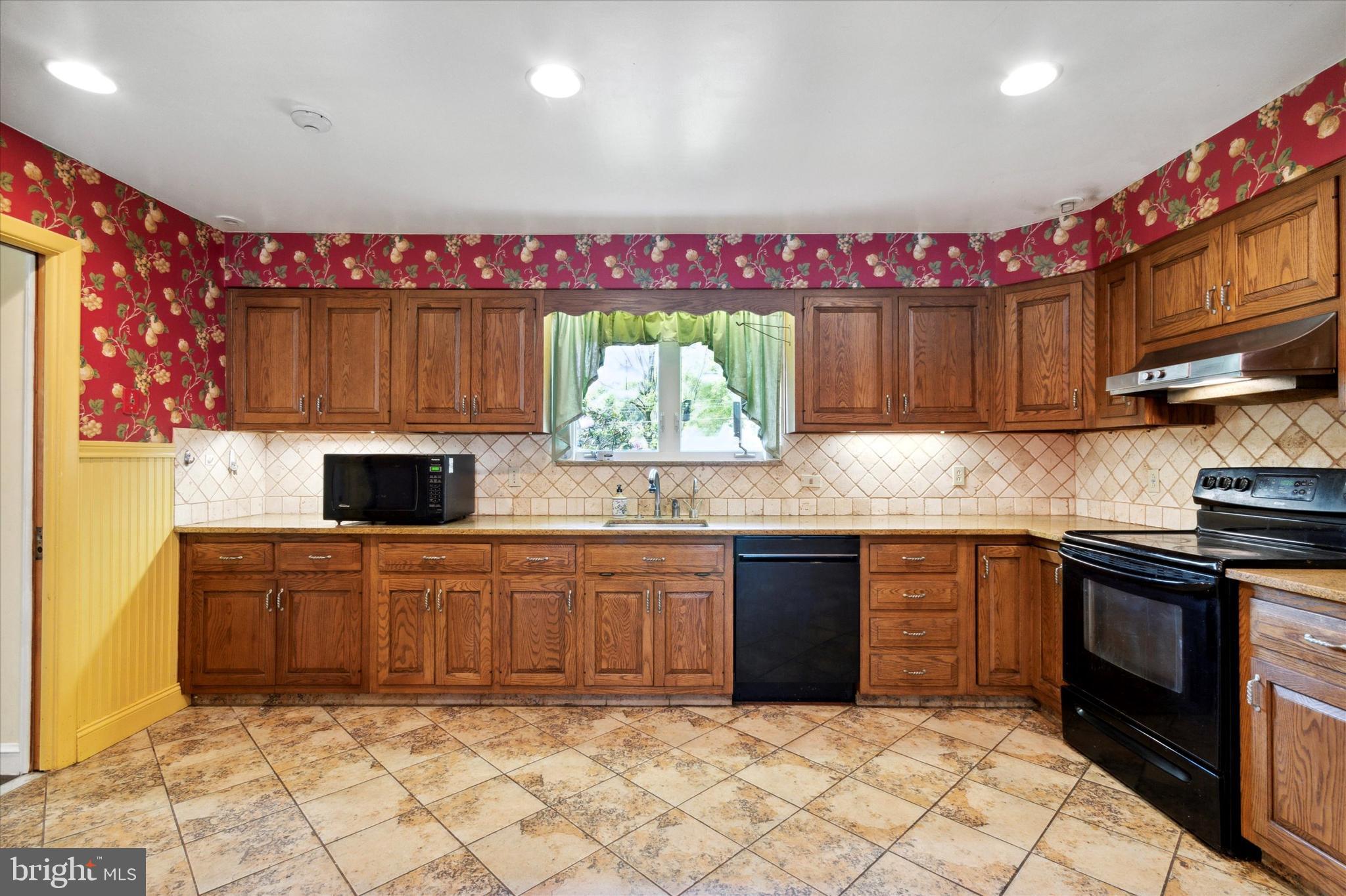 1457 Holcomb Road Huntingdon Valley, PA 19006 - Photo 9 of 47 Kitchen