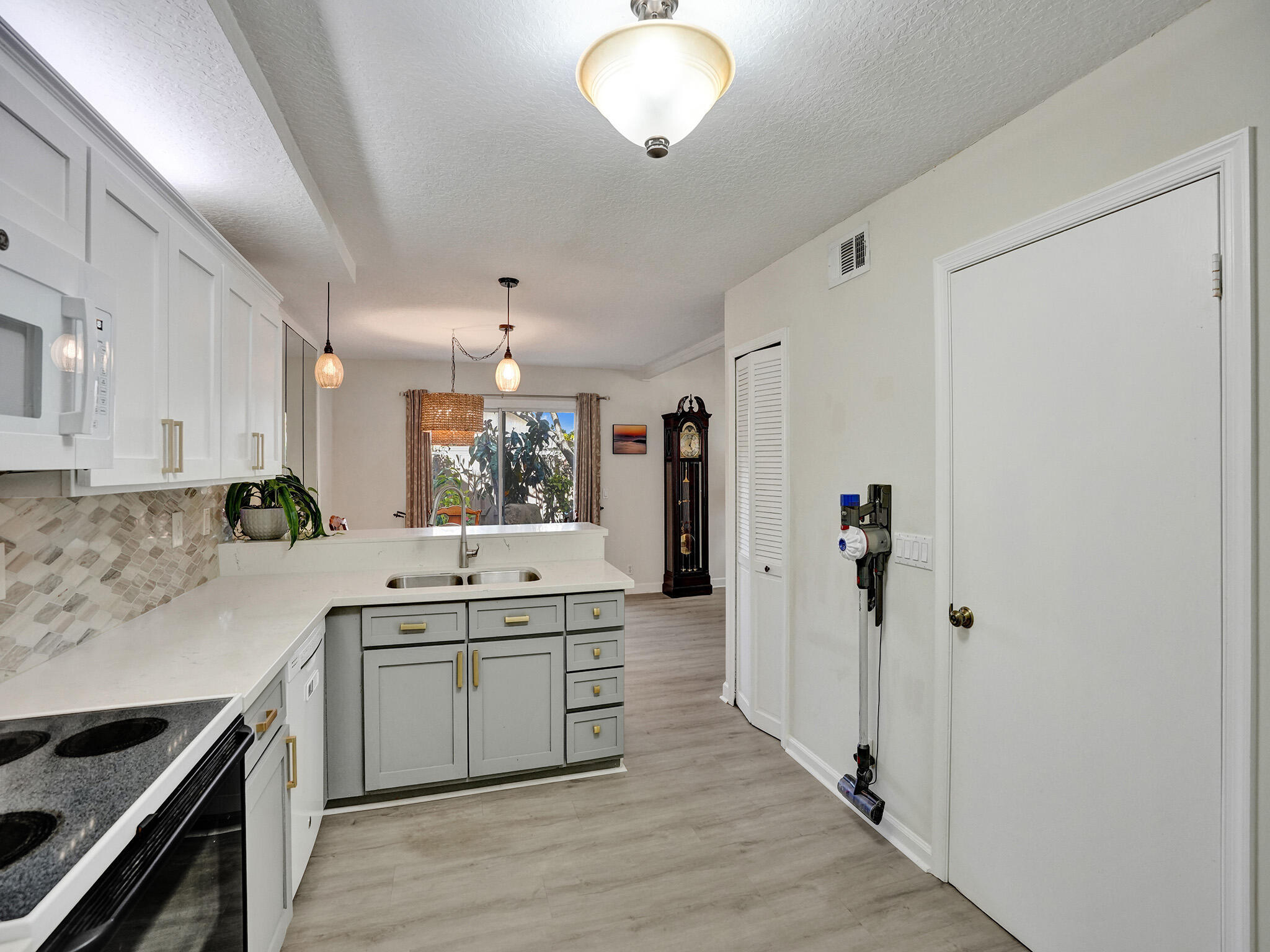 313 Maplecrest Circle Jupiter, FL 33458 - Photo 12 of 30 Kitchen