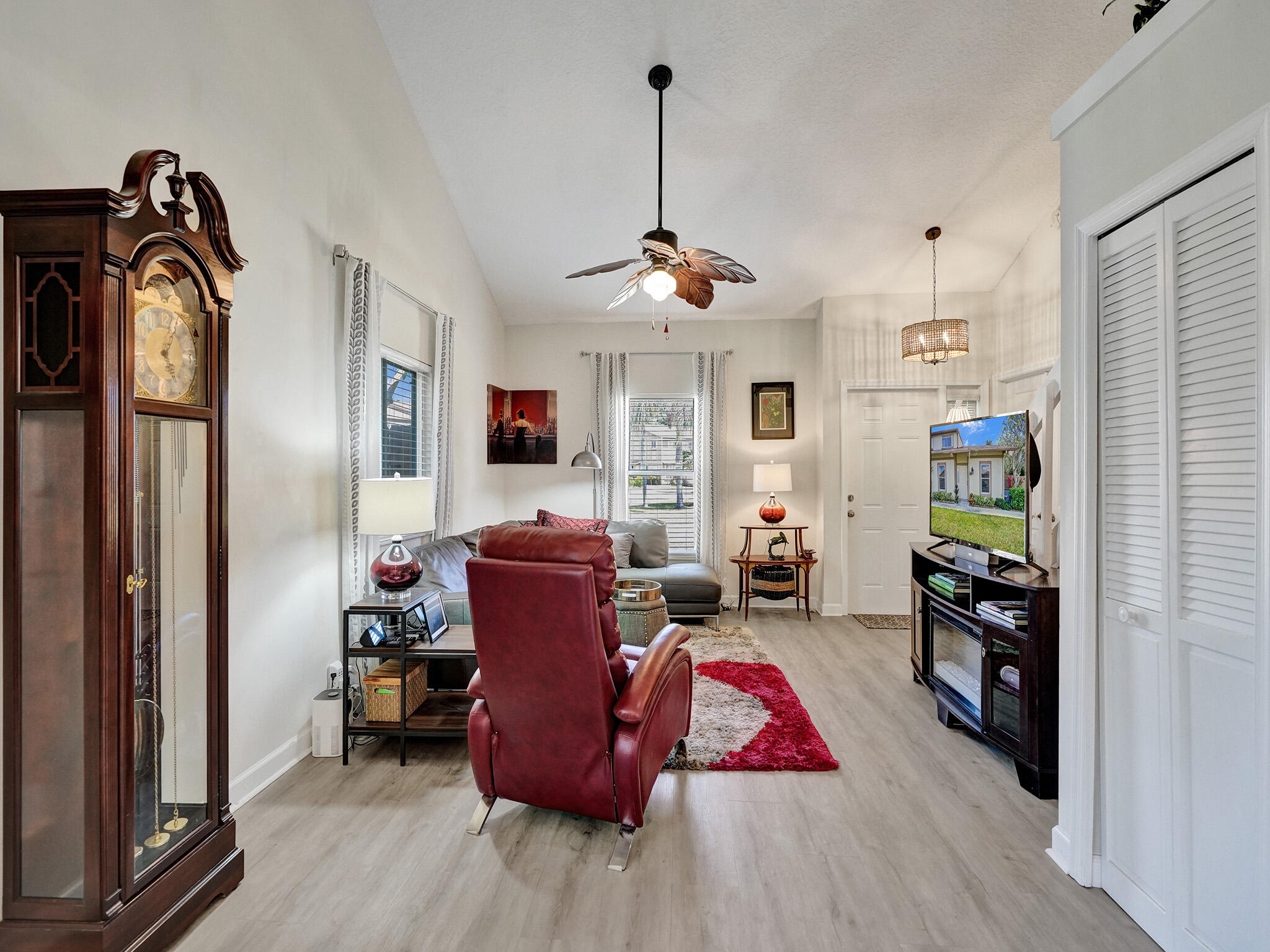 313 Maplecrest Circle Jupiter, FL 33458 - Photo 7 of 30 Great Room