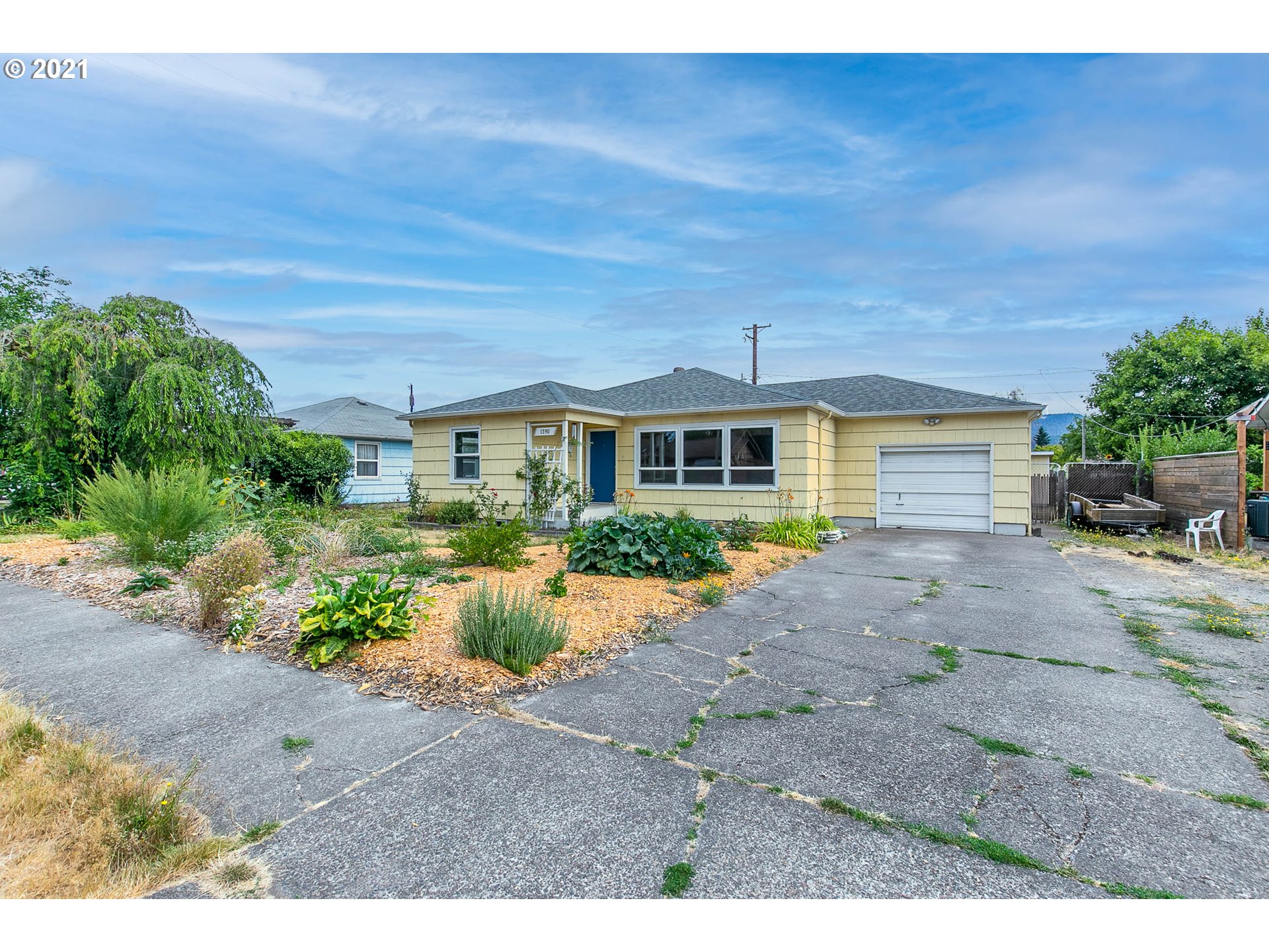 1390 M Street Springfield, OR 97477 - Photo 2 of 32