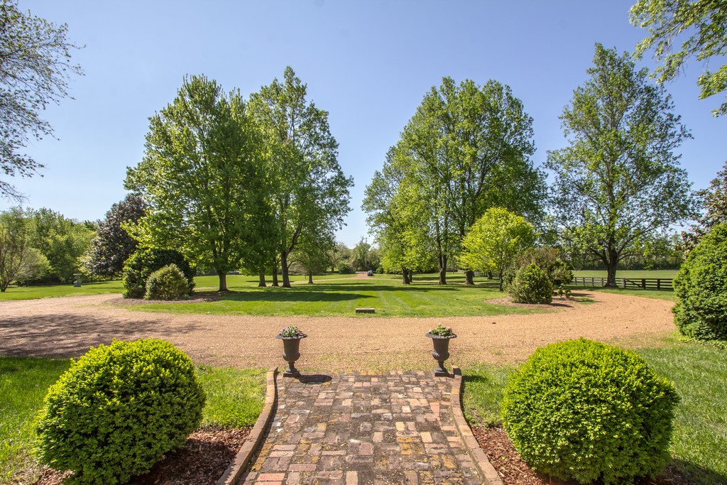 3200 Del Rio Pike Franklin, TN 37069 - Photo 3 of 41 Gallery Image 3