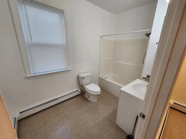 $3,000 | 107 Hollingsworth Street, Unit 1, Lynn, MA 01902