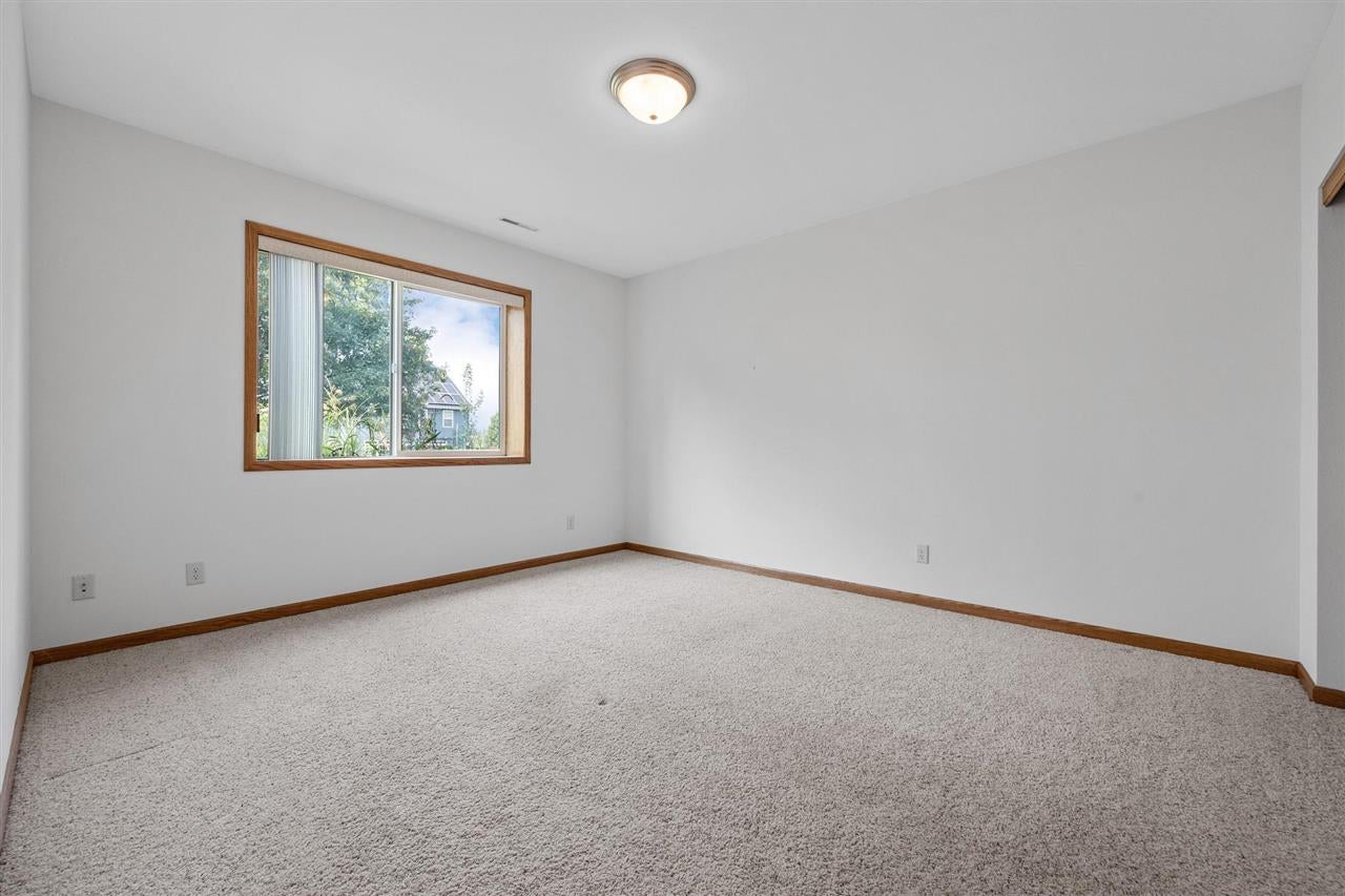 2230 Newcastle Road Marion, IA 52302 - Photo 34 of 41 Gallery Image 34