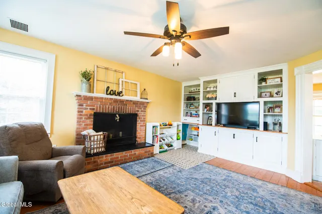 $400,000 | 271 Highway 22A, Middle Granville, NY 12849