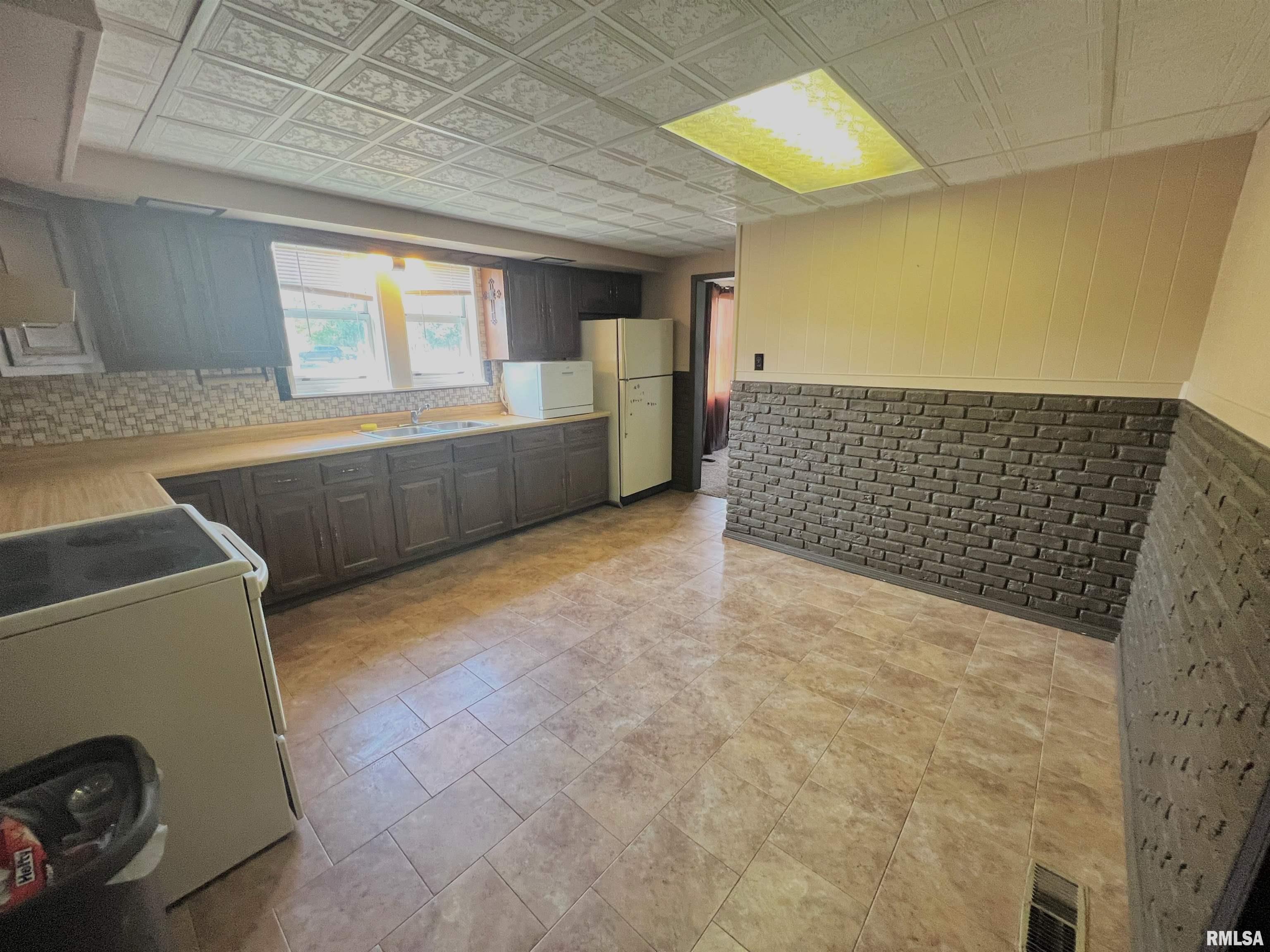 130 Baggott Street Zeigler, IL 62999 - Photo 2 of 10 Gallery Image 2