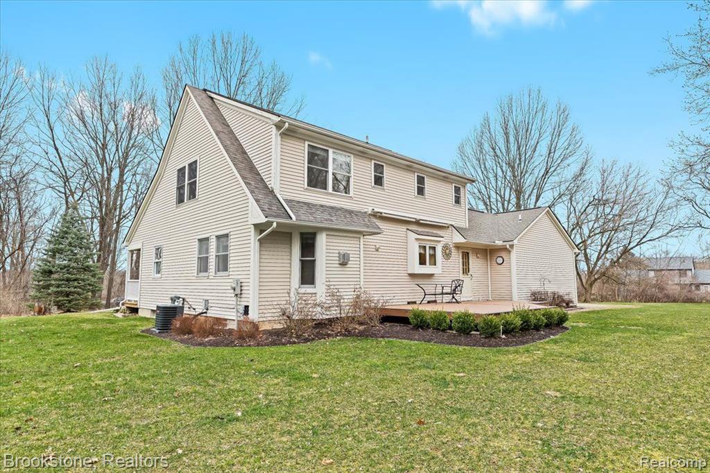 10230 Cook Road Hartland, MI 48353 - Photo 33 of 49