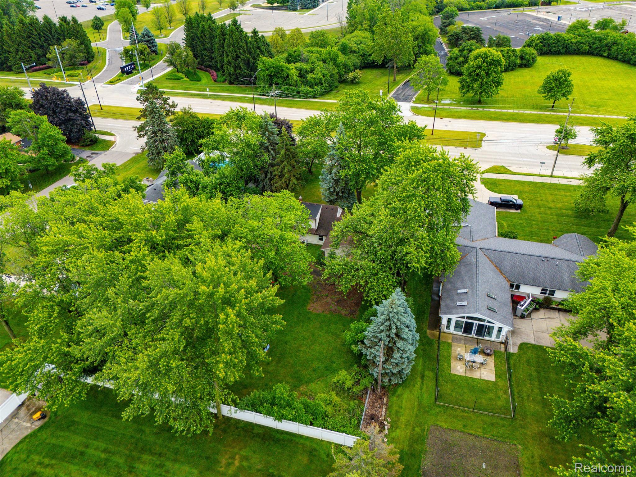 750 West Square Lake Road Troy, MI 48098 - Photo 6 of 9 10.jpg