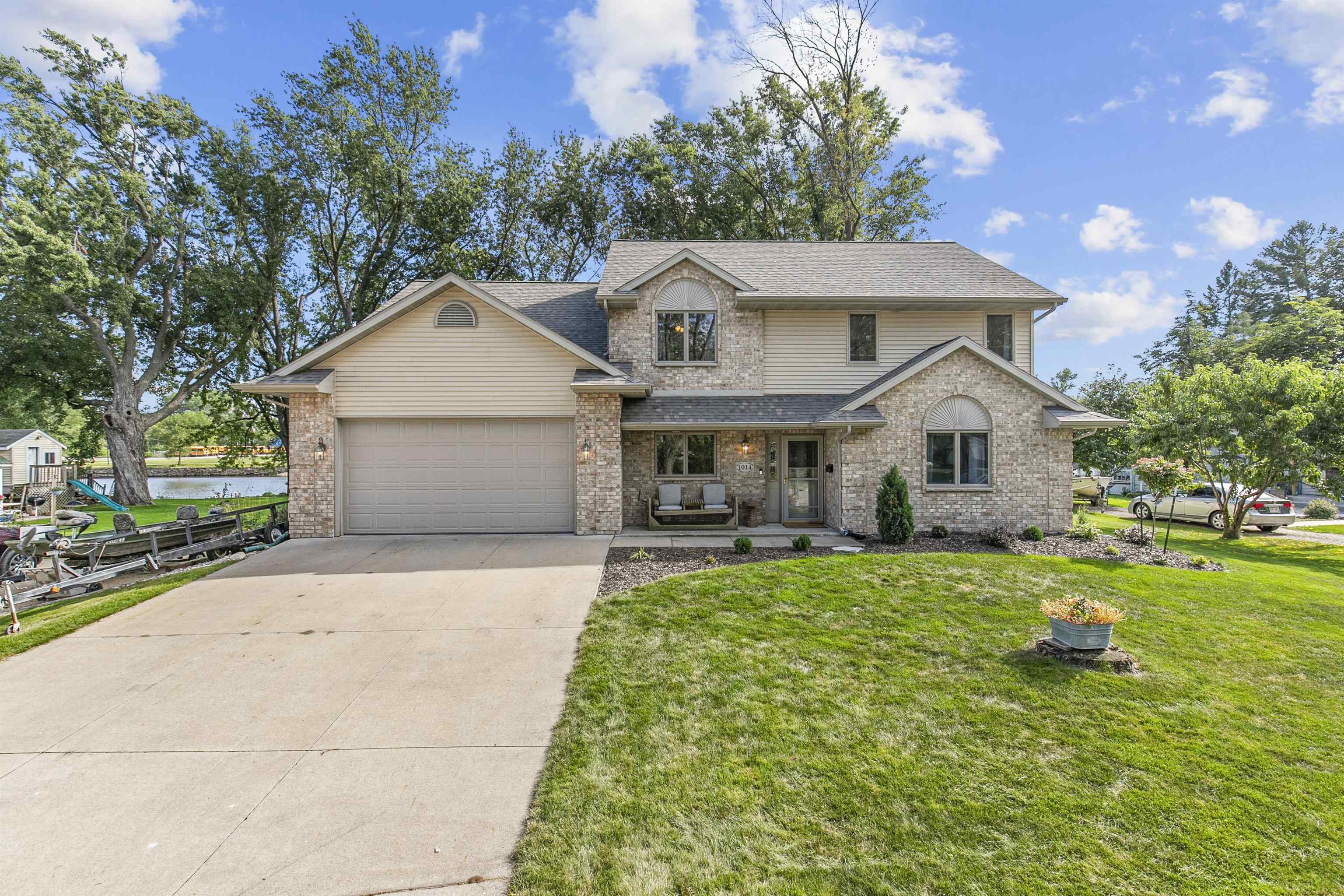 1014 West North Water Street, New London, WI 54961 Compass