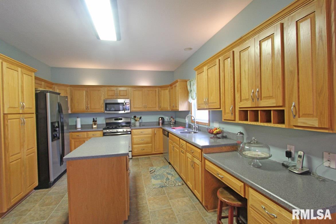 3904 Surry Pl Lane Springfield, IL 62711 - Photo 6 of 50