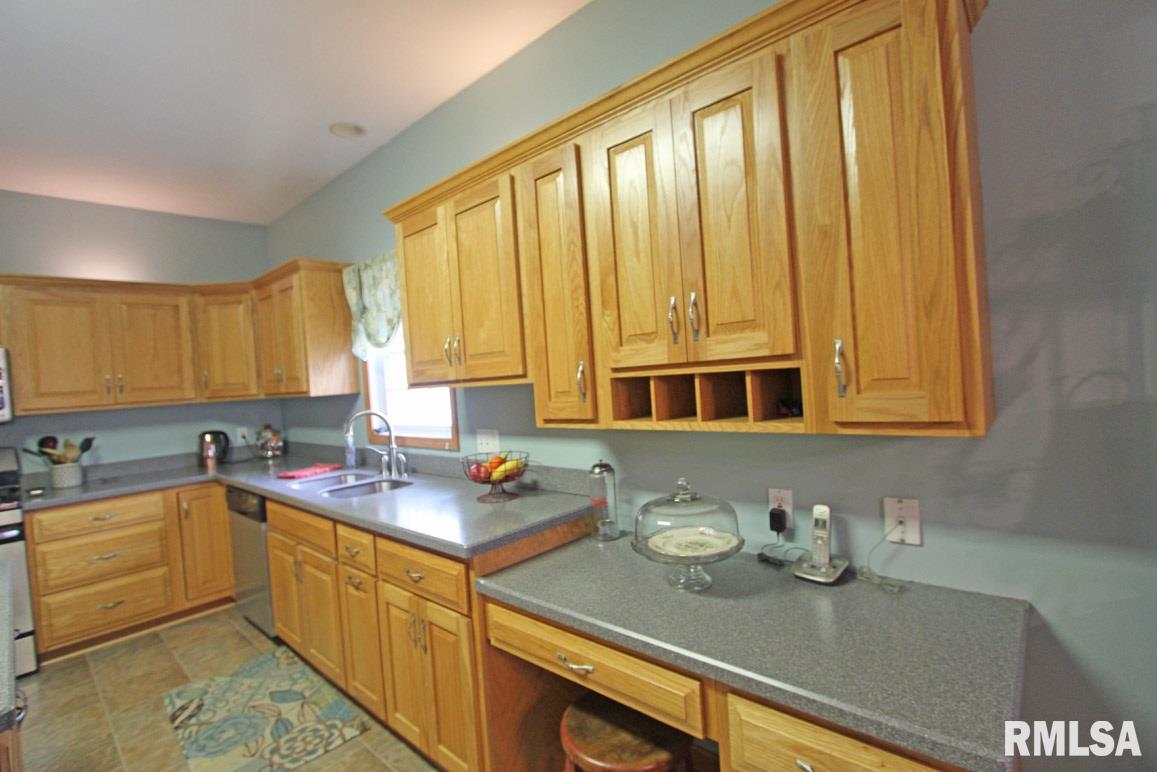 3904 Surry Pl Lane Springfield, IL 62711 - Photo 9 of 50