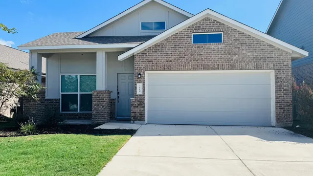 $1,900 | 229 George Neggan Lane, Bastrop, TX 78602