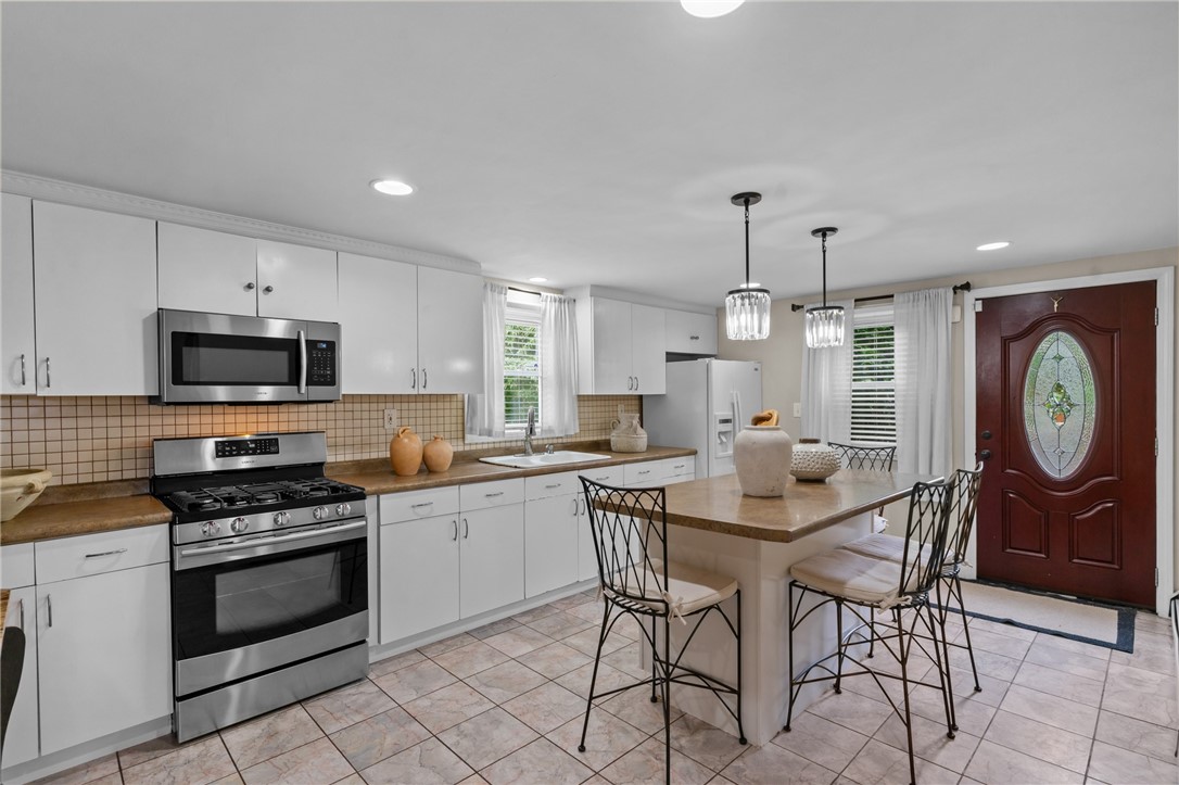 70 Palm Boulevard Warwick, RI 02888 - Photo 12 of 42