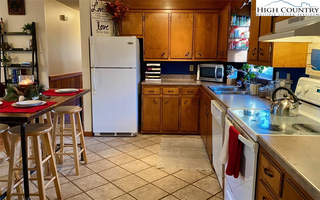 563 Preacher Blackburn Road Todd, NC 28684 - Photo 2 of 11 Gallery Image 2