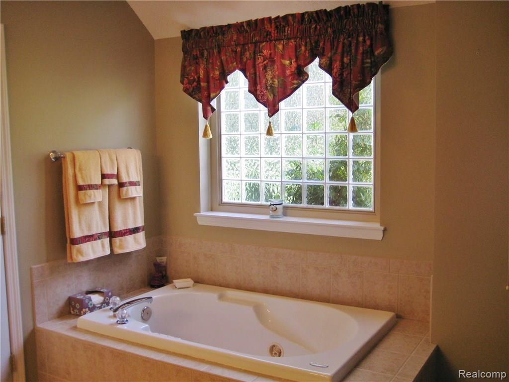 3107 Ridley Way Howell, MI 48843 - Photo 14 of 38