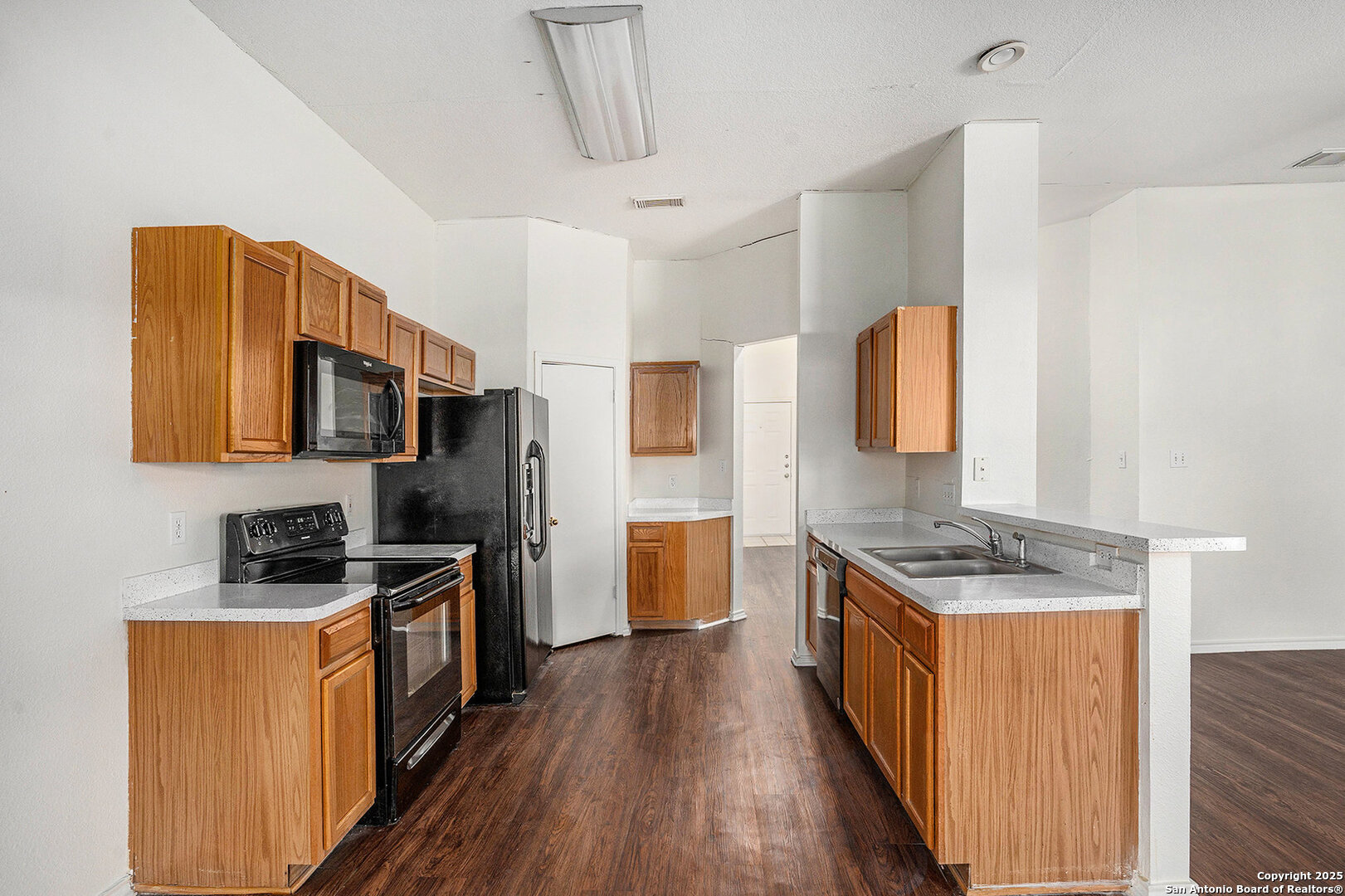 8206 Coppergate Converse, TX 78109 - Photo 5 of 16