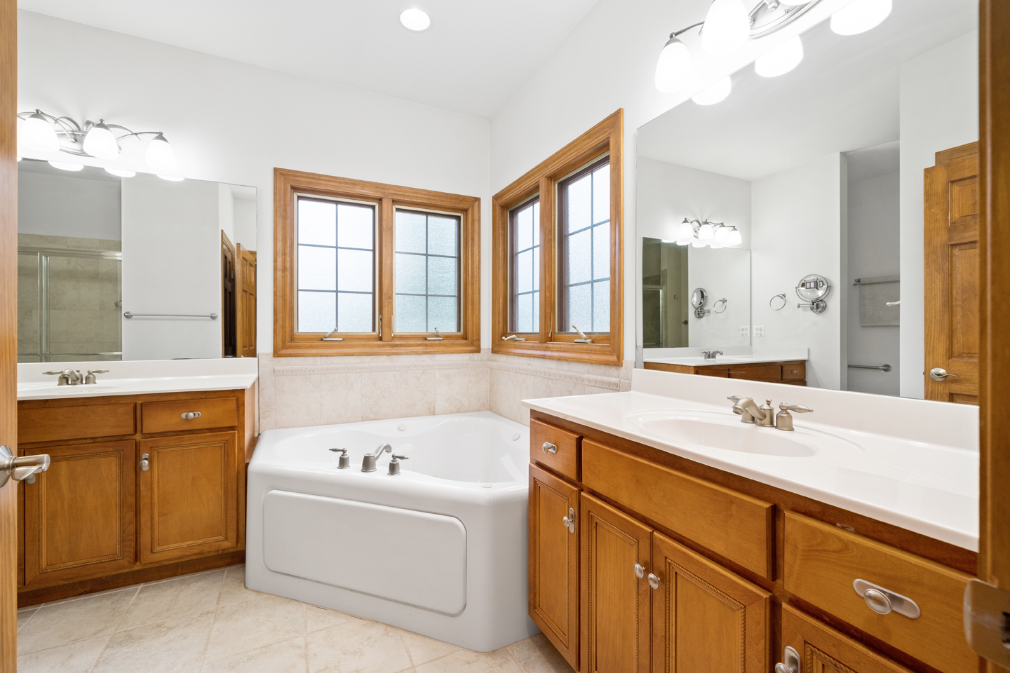 749 Merrill New Road Sugar Grove, IL 60554 - Photo 18 of 43 a bathroom with a tub sink and mirror
