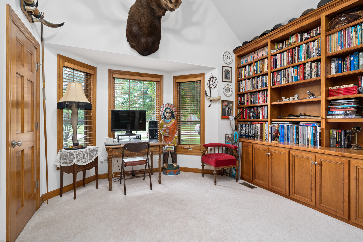 749 Merrill New Road Sugar Grove, IL 60554 - Photo 20 of 43 a view of a livingroom with workspace and bedroom