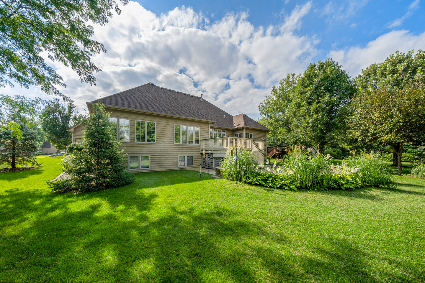 749 Merrill New Road Sugar Grove, IL 60554 - Photo 5 of 43 a view of an house with backyard and garden