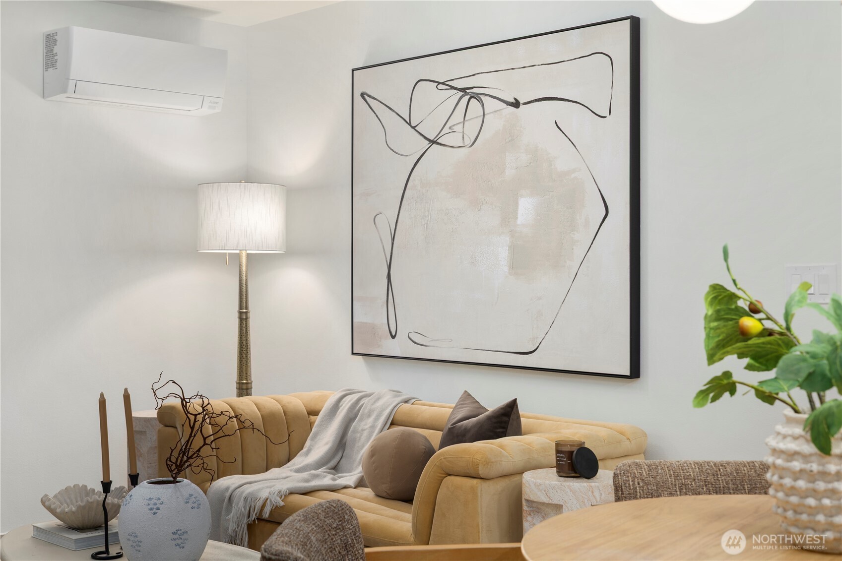 815 26th Avenue South, Unit B Seattle, WA 98144 - Photo 24 of 33 a living room with furniture