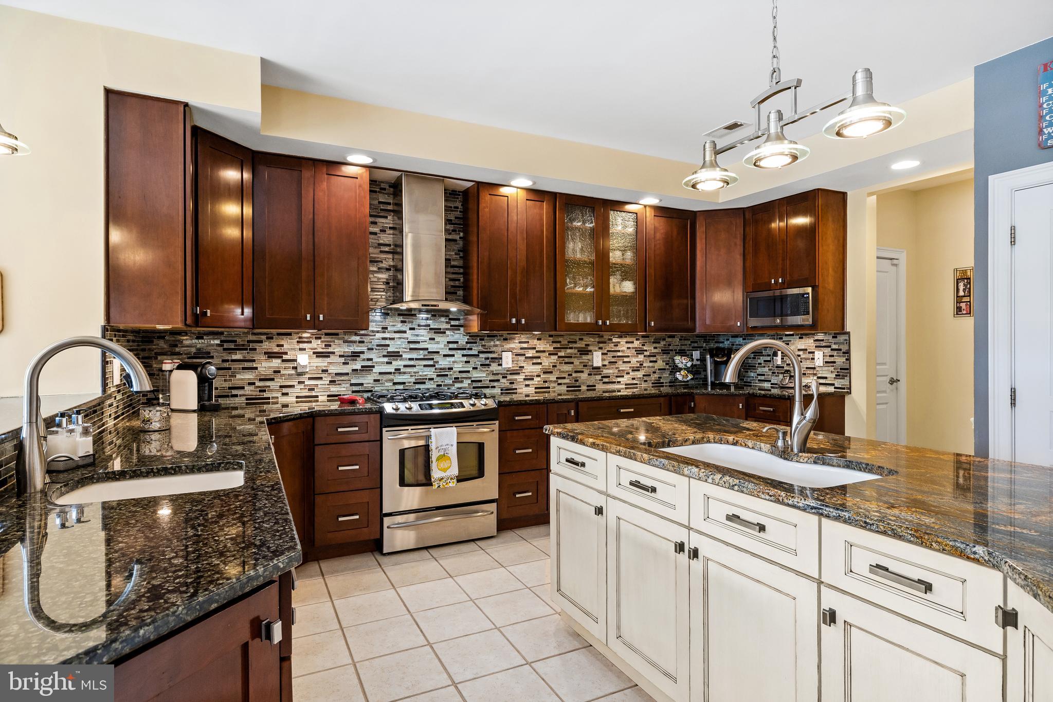 21 Starke Lane Delran, NJ 08075 - Photo 17 of 48 View of kitchen with backsplash