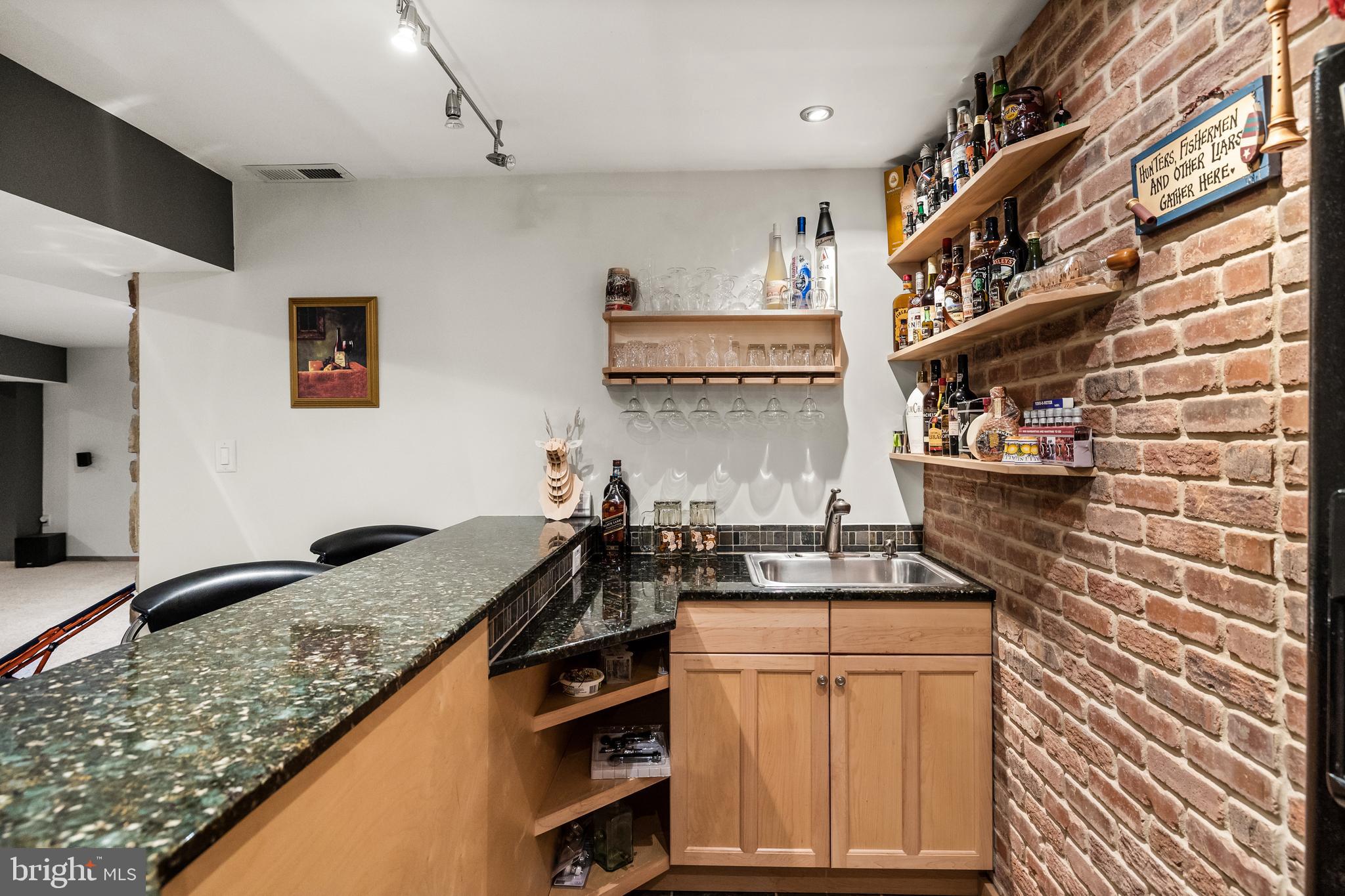21 Starke Lane Delran, NJ 08075 - Photo 33 of 48 Wet Bar with sink and running water