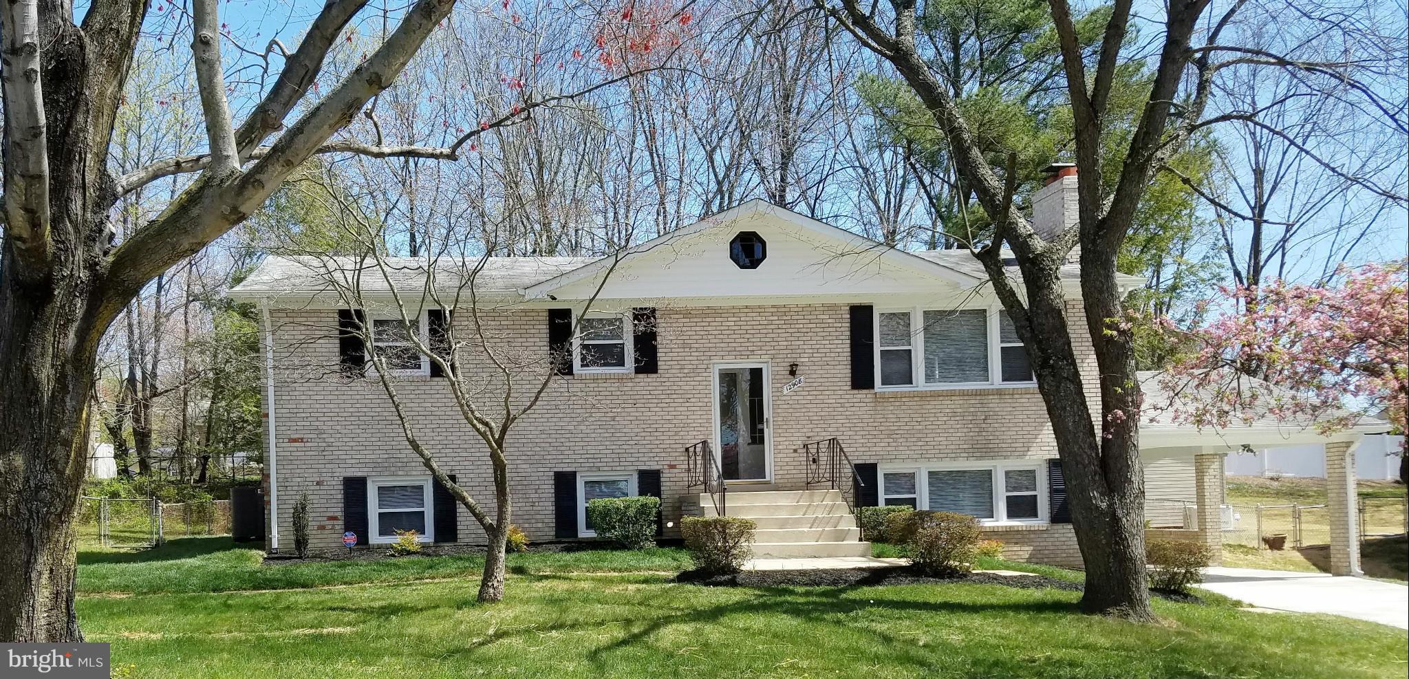 a front view of house with yard