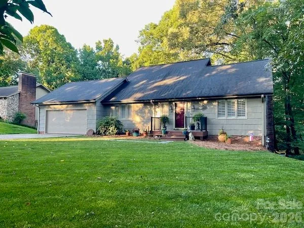 $525,000 | 446 17th Ave Drive Northeast, Hickory, NC 28601