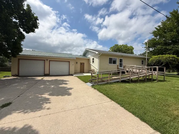 $150,000 | 108 East Lafayette Street, Magnolia, IL 61336
