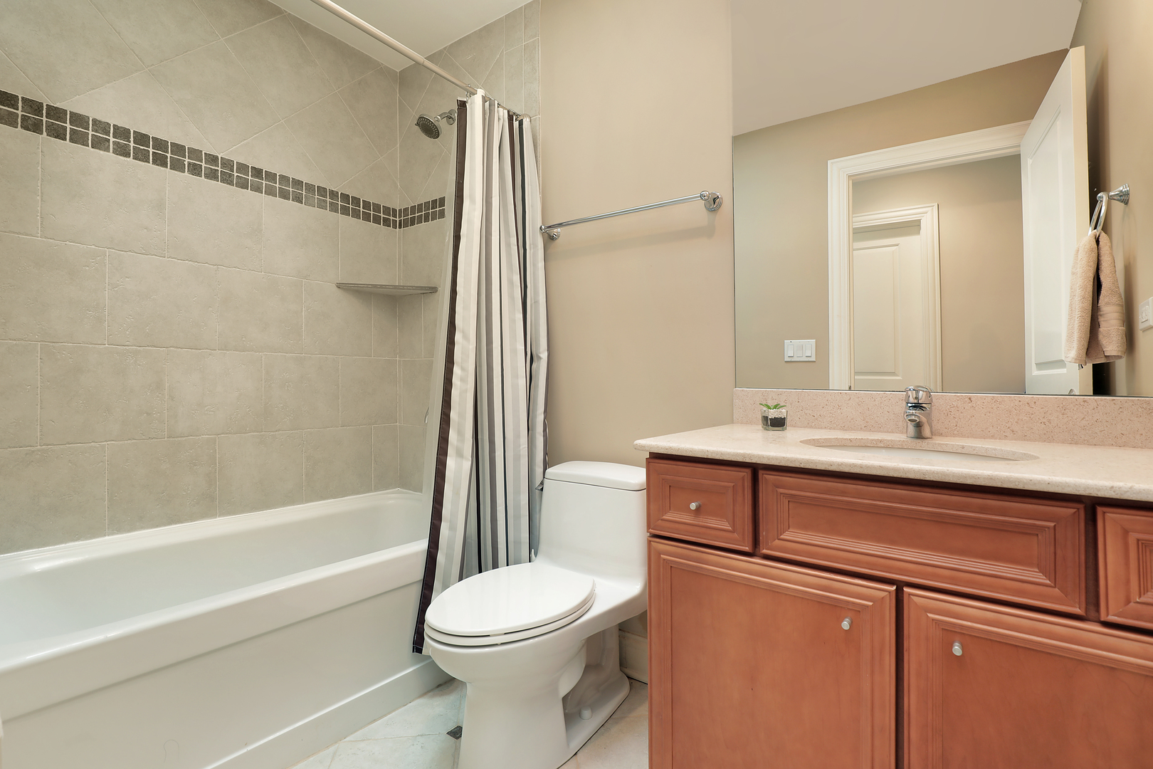 2026 Maple Avenue Northbrook, IL 60062 - Photo 14 of 18 a bathroom with a sink a toilet and a bathtub