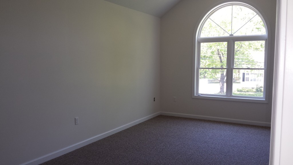 59 Peekskill Avenue Springfield, MA 01129 - Photo 9 of 15