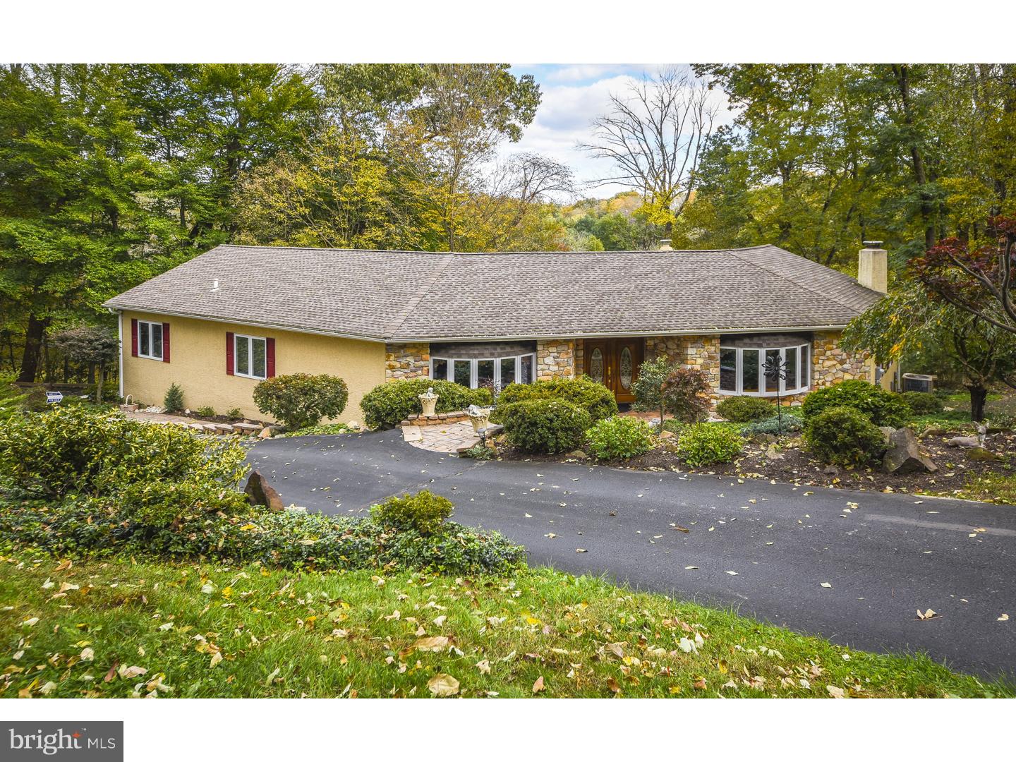 39 Doe Run Road Warrington, PA 18976 - Photo 2 of 25 Exterior Front