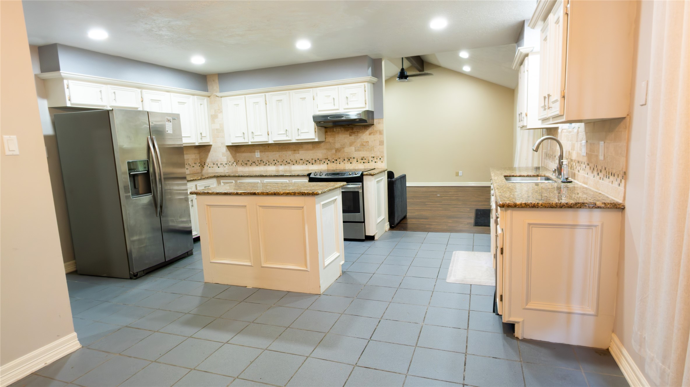 1915 Westlake Road Houston, TX 77062 - Photo 8 of 24 Kitchen