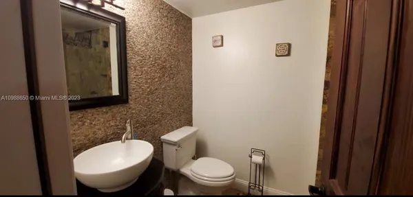 $2,500 | 753 Michigan Avenue, Unit 2B, Miami Beach, FL 33139