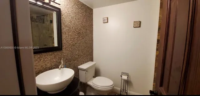 $2,500 | 753 Michigan Avenue, Unit 2B, Miami Beach, FL 33139