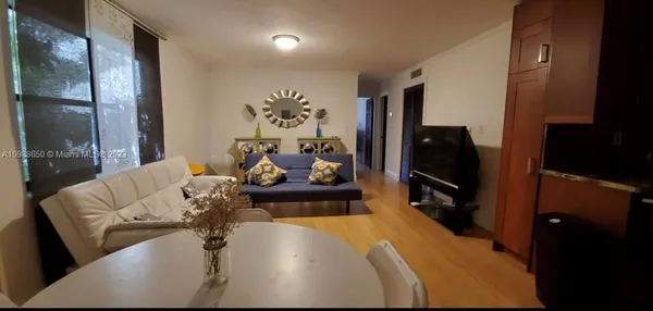 $2,500 | 753 Michigan Avenue, Unit 2B, Miami Beach, FL 33139