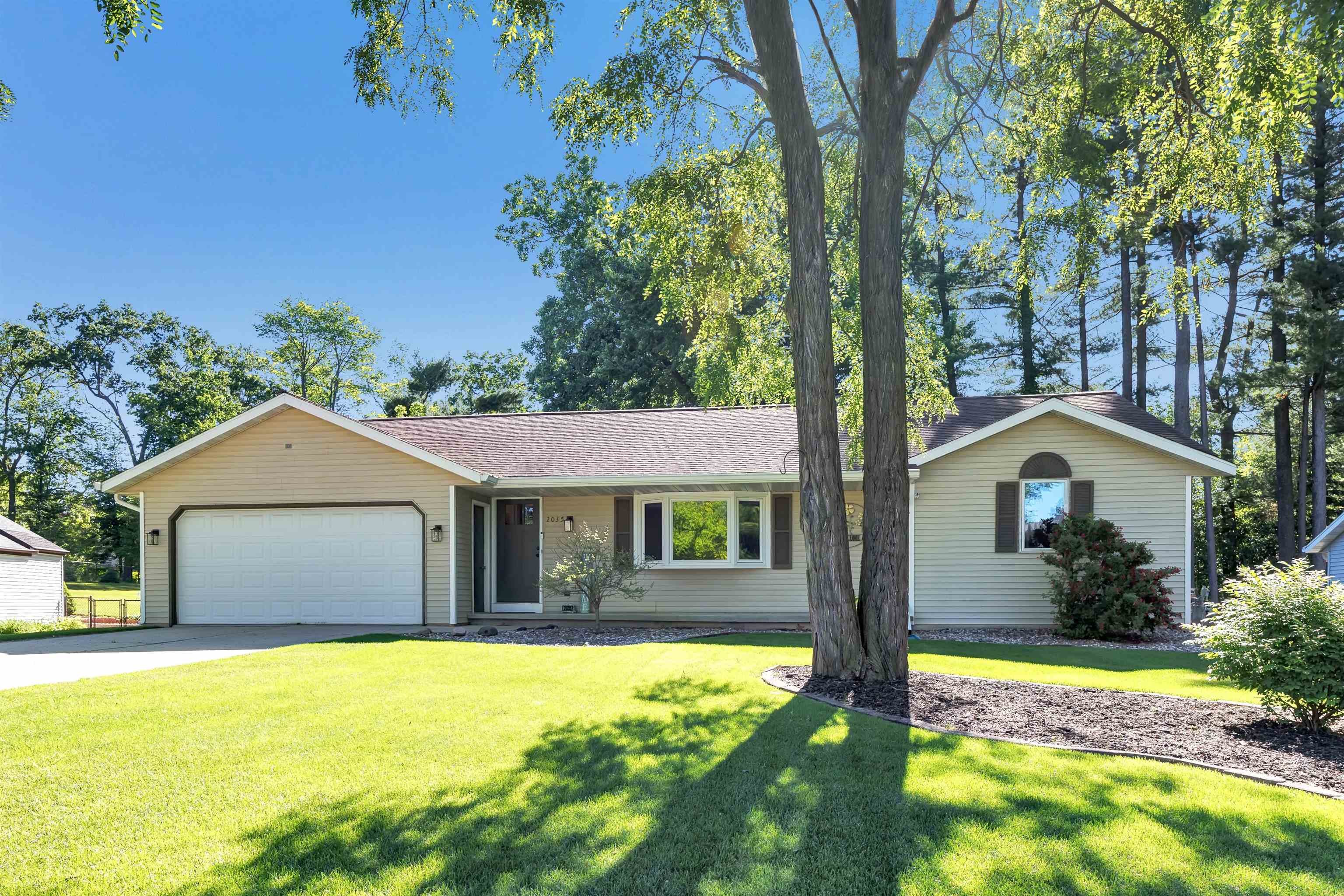 2035 South Point Road Green Bay, WI 54313 - Photo 32 of 36