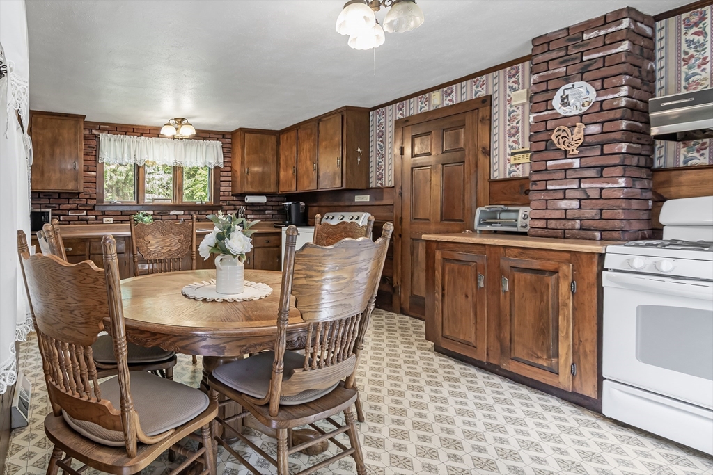 53 Long Pond Road Tyngsborough, MA 01879 - Photo 4 of 34