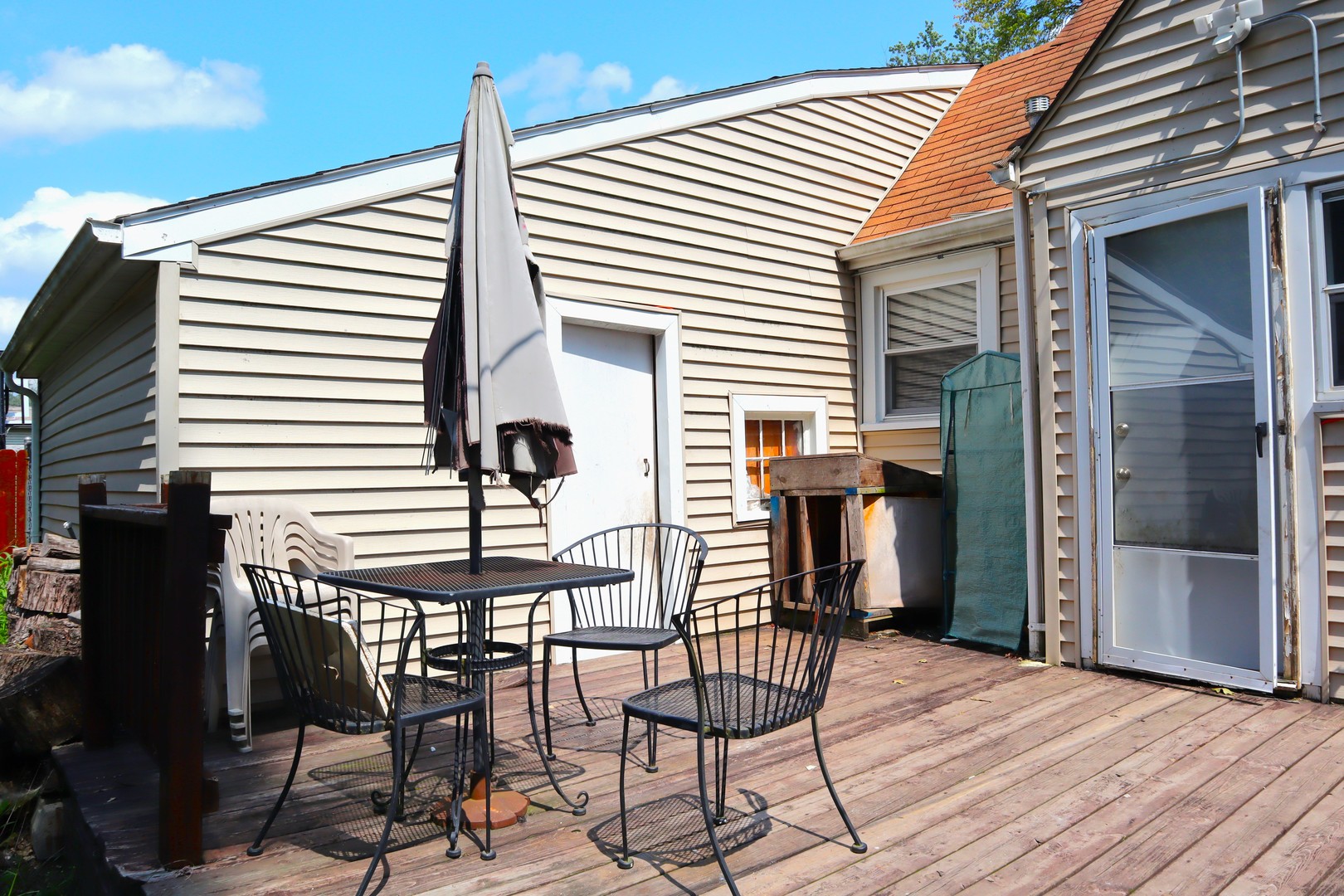 15634 Ridgeway Avenue Markham, IL 60428 - Photo 26 of 30 a view of a chairs and table in the balcony