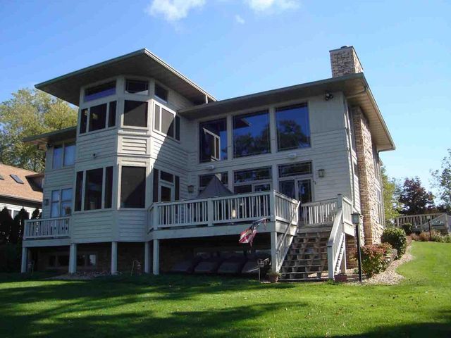 2710 Manor Lane, Delavan, WI 53115