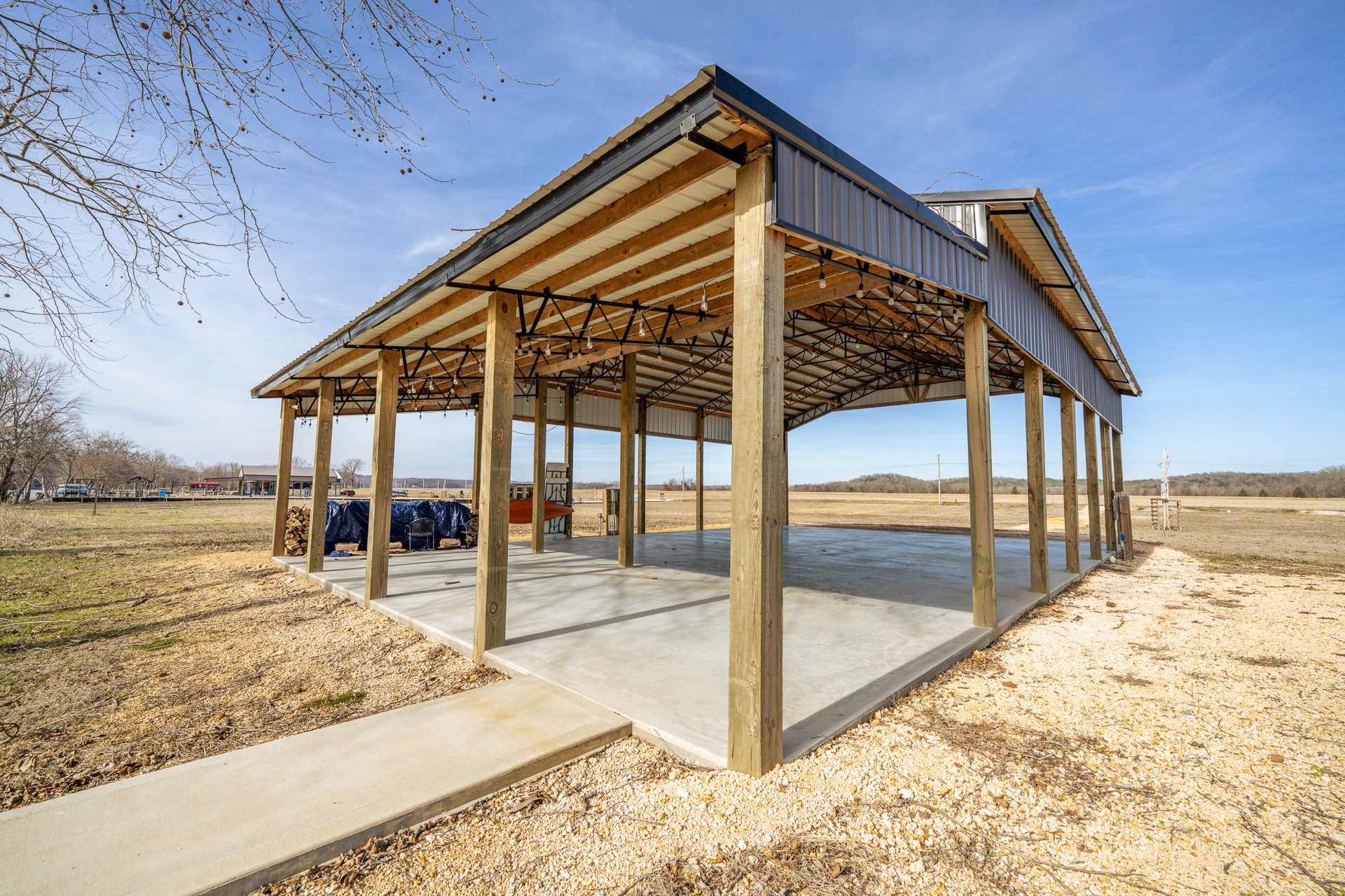235 Hardin Bottom River Road Clifton, TN 38425 - Photo 16 of 42 a view of a balcony