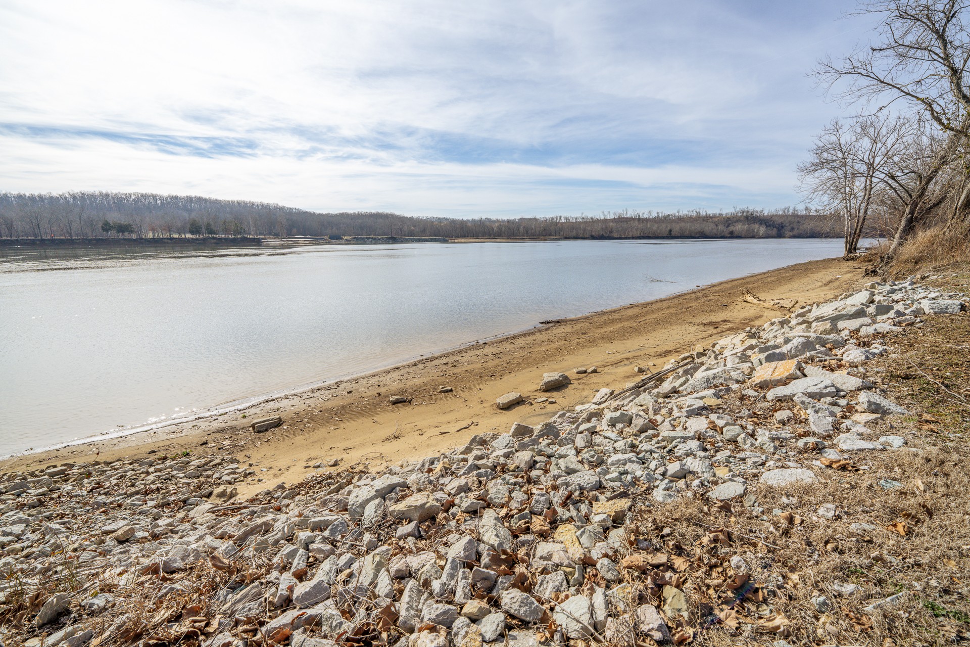 235 Hardin Bottom River Road Clifton, TN 38425 - Photo 40 of 42 a view of an ocean