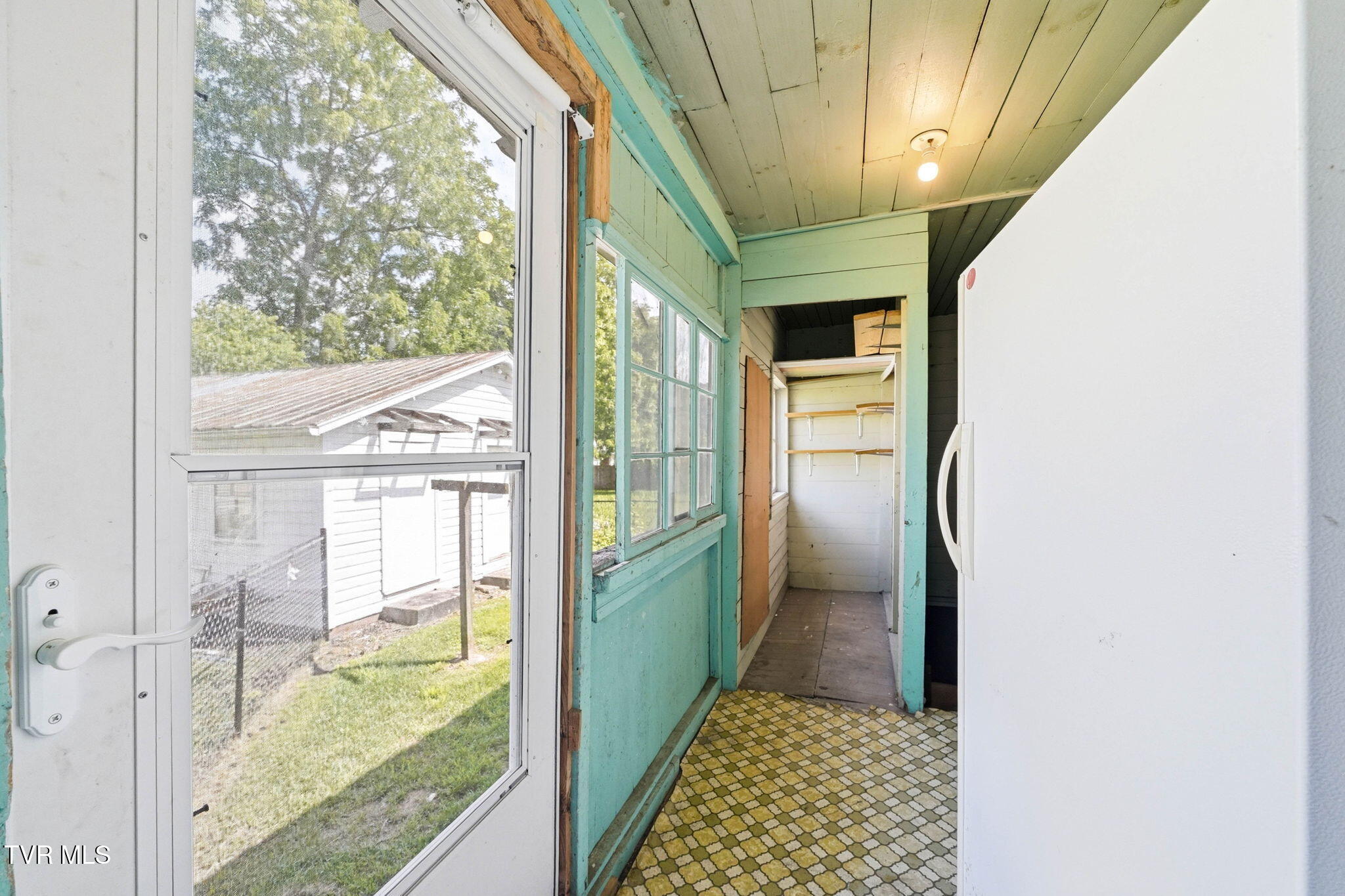 220 North Reece Avenue Mountain City, TN 37683 - Photo 27 of 44 back Sunporch