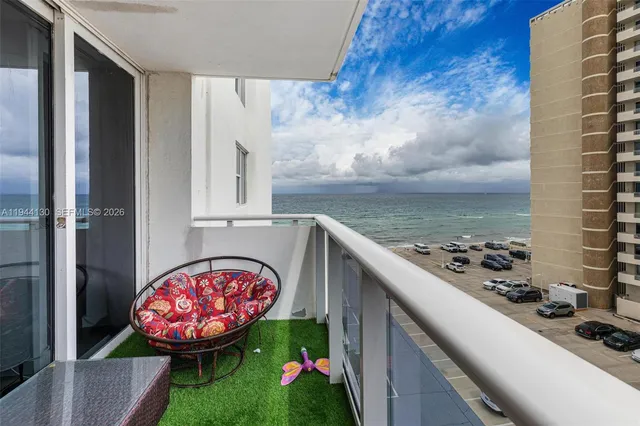 $2,100 | 3140 South Ocean Drive, Unit 603, Hallandale Beach, FL 33009