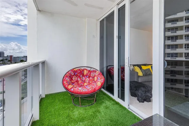 $2,100 | 3140 South Ocean Drive, Unit 603, Hallandale Beach, FL 33009