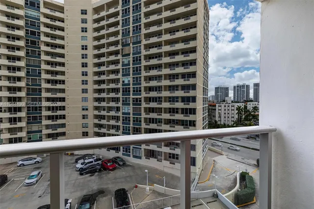 $2,100 | 3140 South Ocean Drive, Unit 603, Hallandale Beach, FL 33009