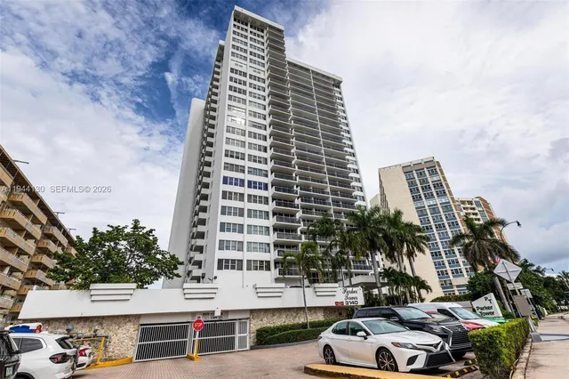 $2,100 | 3140 South Ocean Drive, Unit 603, Hallandale Beach, FL 33009