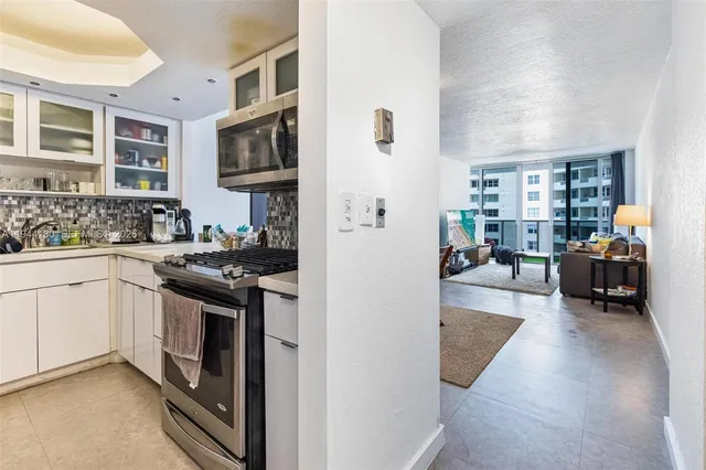 $2,100 | 3140 South Ocean Drive, Unit 603, Hallandale Beach, FL 33009