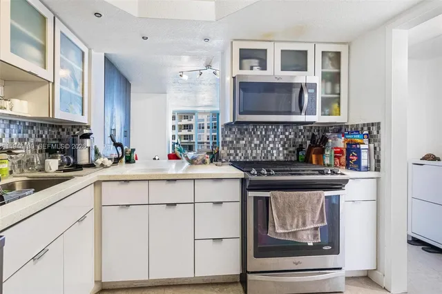 $2,100 | 3140 South Ocean Drive, Unit 603, Hallandale Beach, FL 33009