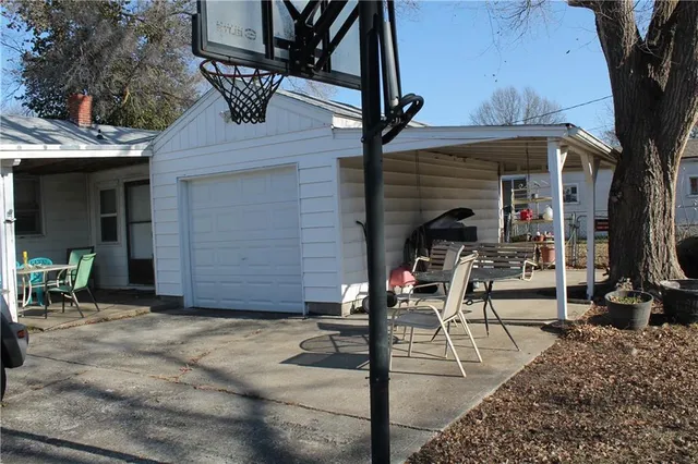 $150,000 | 305 Southwest 8th Street, Oak Grove, MO 64075