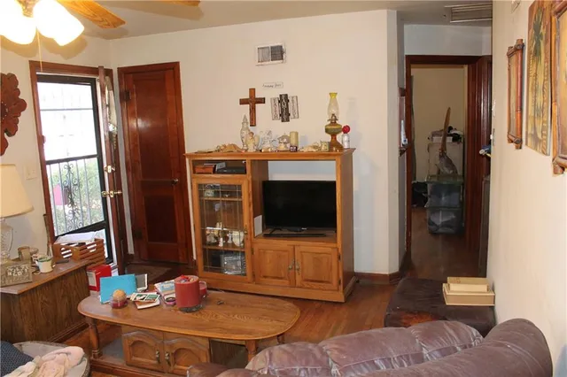 $150,000 | 305 Southwest 8th Street, Oak Grove, MO 64075